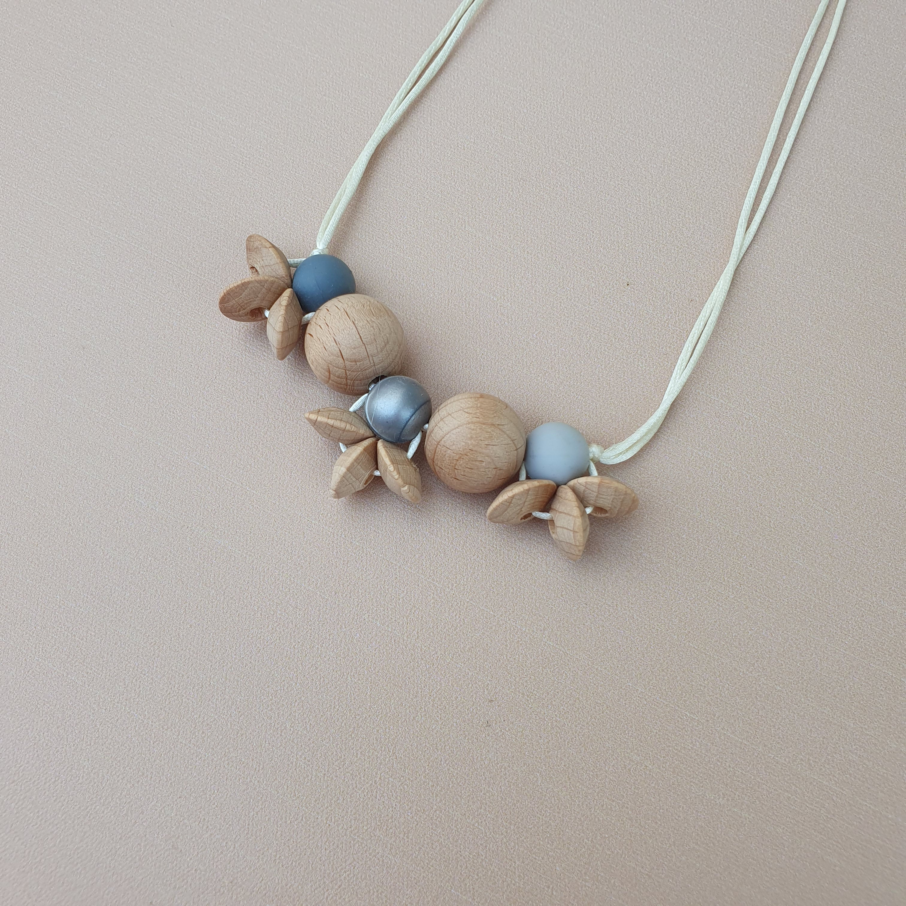 שרשרת לילי משולבת עץ