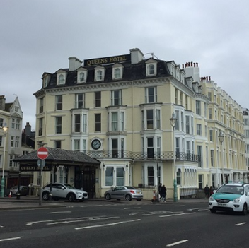 O Queen´s Hotel, cenário de filmes em Brighton, Inglaterra.