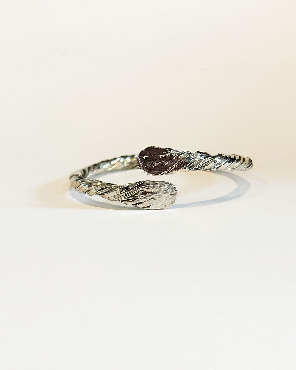 Thumbnail: Aure Twist Cuff