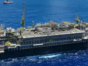 Petróleo sobe mais de 2% e interrompe sequência de perdas