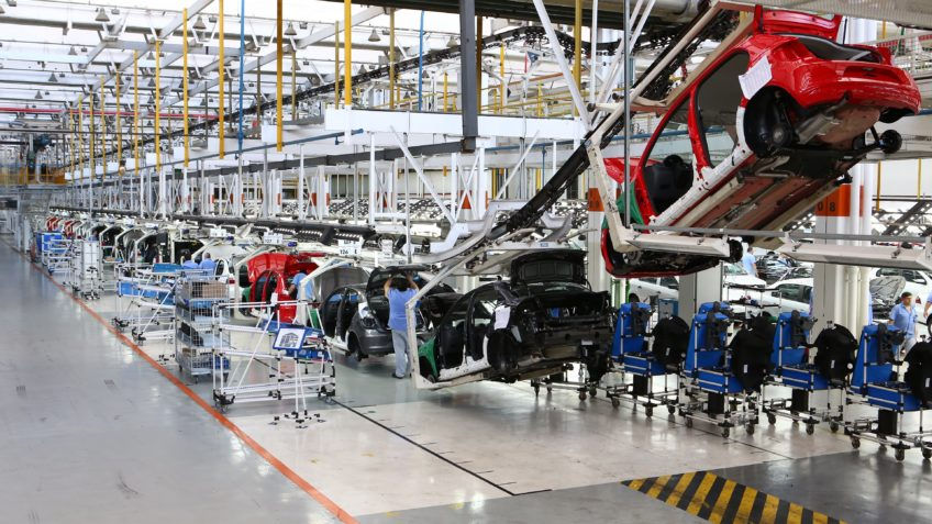 O governo chinês concordou em analisar concessões de autorizações especiais às empresas brasileiras que estiverem com dificuldades para adquirir os produtos; na imagem, uma fábrica da Volkswagen em Taubaté, no interior São Paulo / Fonte: Poder 360