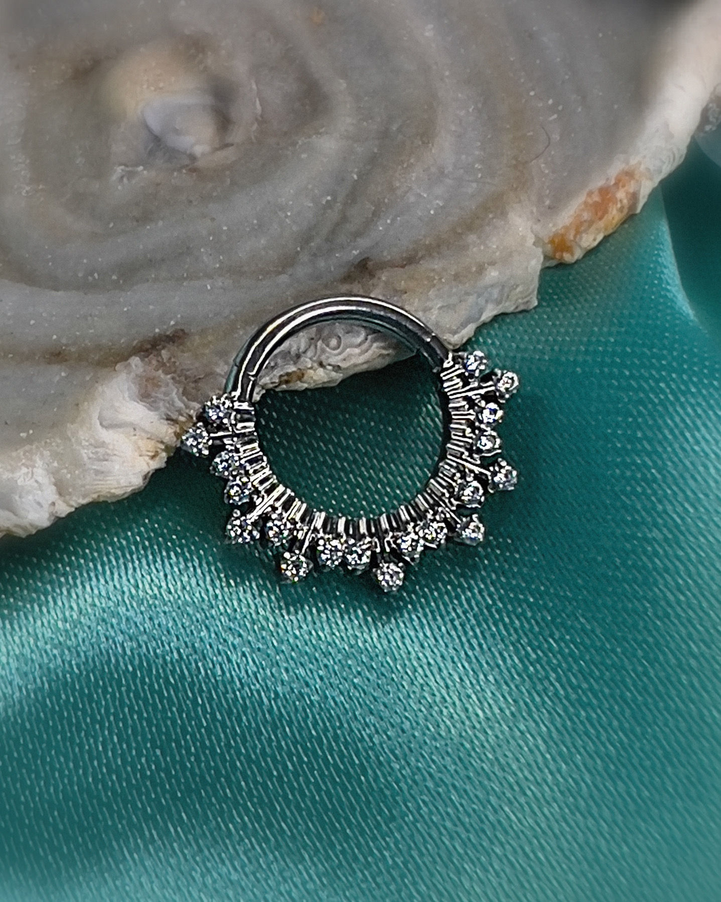 Argola Clicker C/ Zircônias Frontais 8mm