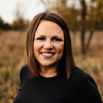 Stephanie Lundburg_Color Photo.png