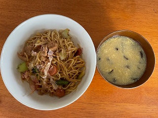 和風焼きそばと味噌汁