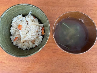 混ぜご飯とみそ汁