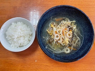 ご飯といっぱいの野菜スープ