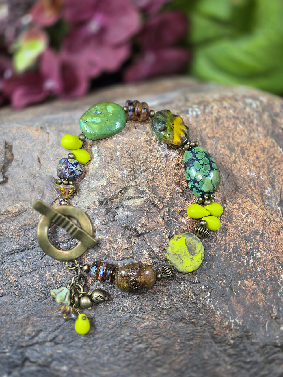 7.3/4" Green Turquoise, Czech Glass, Brass bracelet