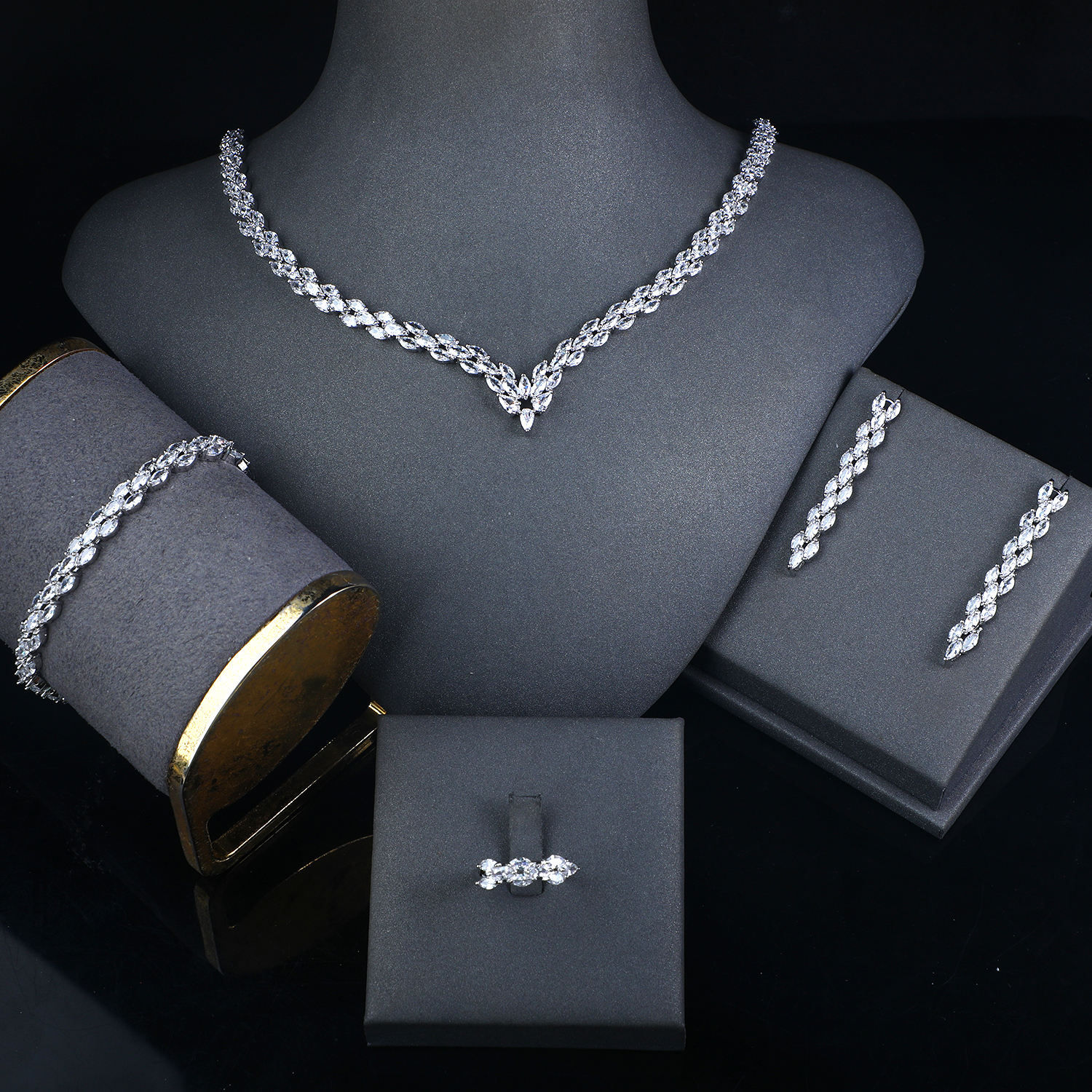 HIGH QUALITY LUXURY CUBIC ZIRCONIA 4-PIECE JEWELLERY SET FASHION