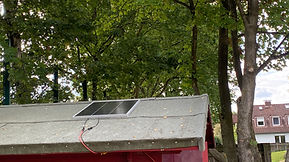 Neues Solarmodul am „Rainbow Beach Club“ installiert