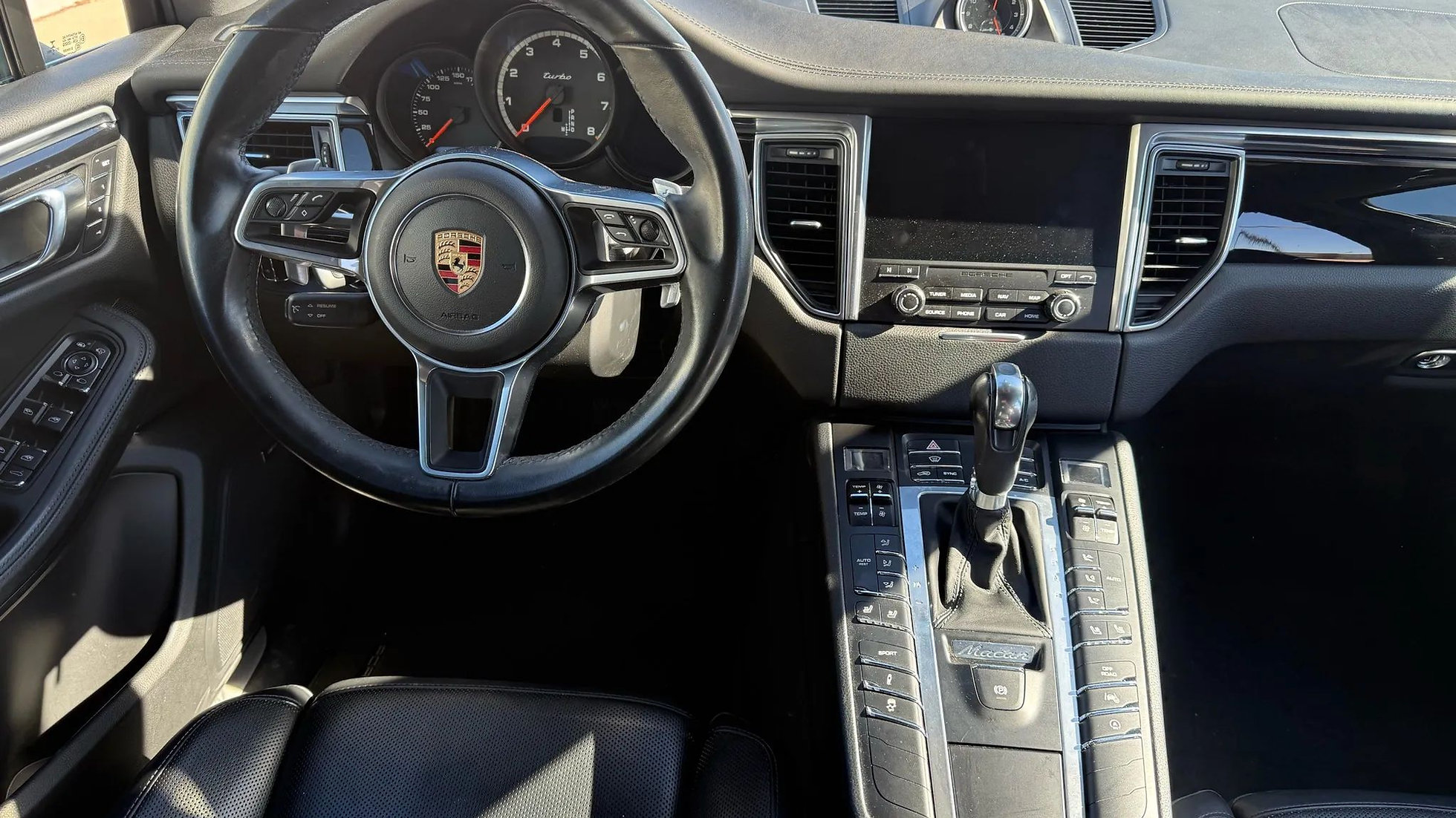 2017 Porsche Macan Turbo - Photo 10