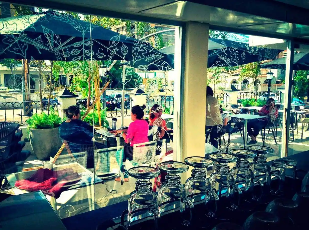 La terraza de Delicario es el lugar ideal para las mañanas en Maracaibo.