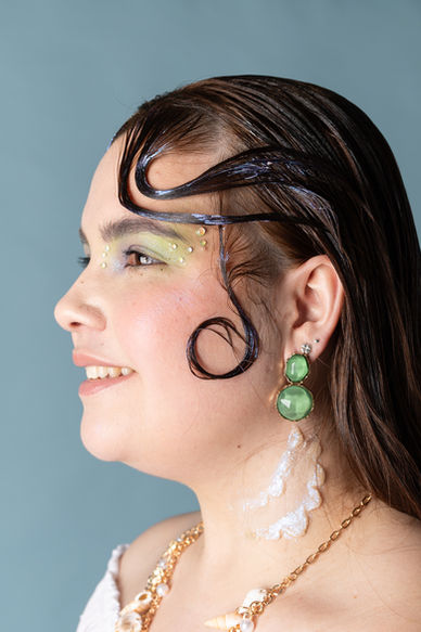 Photoshoot for a graduation project for a make-up artist: Leo Blekkink. Styling job by Loes Kuper.