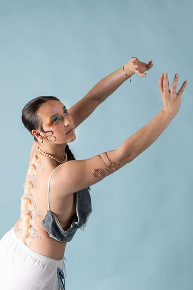 Photoshoot for a graduation project for a make-up artist: Leo Blekkink. Styling job by Loes Kuper.