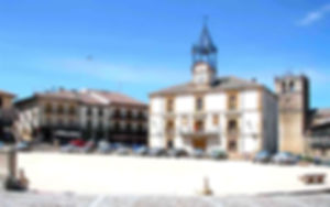 Plaza de Riaza entorno de los apartamentos rurales Los Rosales de Isabel