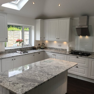 Beautiful-Thunder-White-Granite-worktops-and-matching-island-pairs-perfectly.jpeg