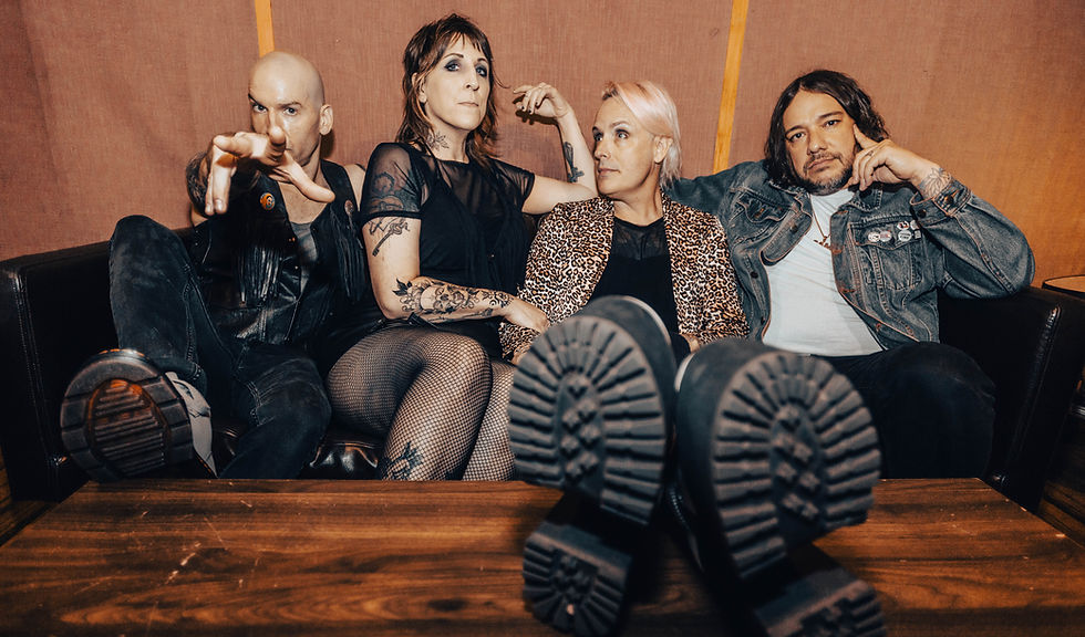 THE IRON ROSES · IM HELIOS37