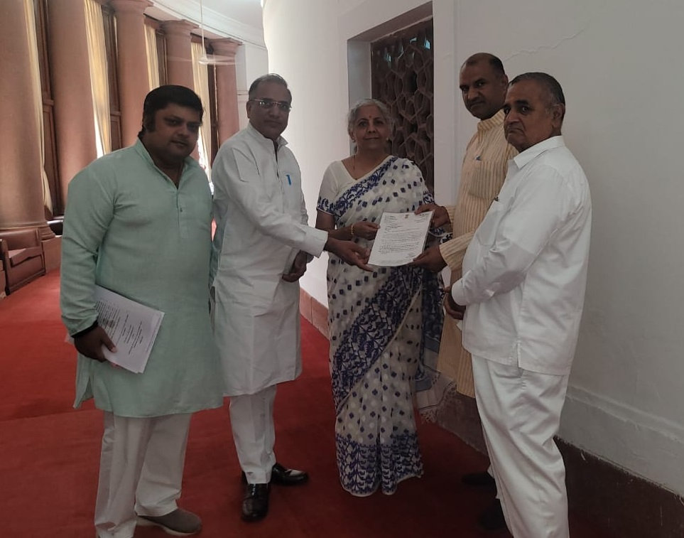 आगामी लोकसभा चुनाव से पहले सांसद ने खेला ट्रम्प कार्ड