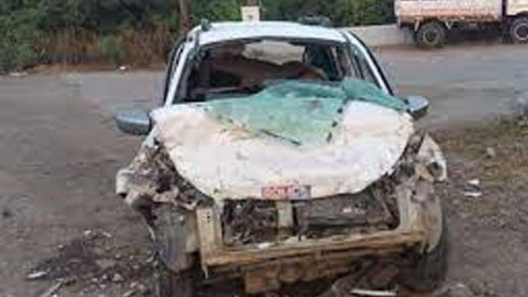 MP News: ड्यूटी से वापस लौट रहे पुलिसकर्मियों की कार खड़े ट्रक से टकराई