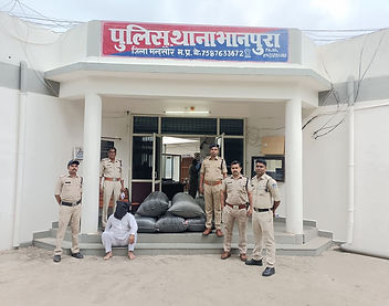 कार ने उगला एक क्विंटल डोडाचूरा