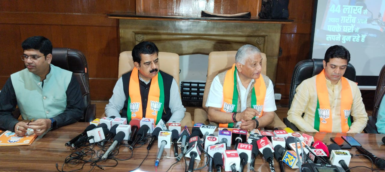 MP News: केंद्रीय राज्य मंत्री रिटायर्ड जनरल वीके सिंह ने इन्दौर में ली प्रेसवार्ता