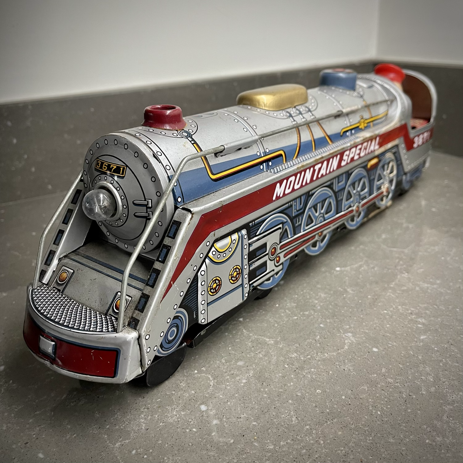 LARGE JAPANESE MOUNTAIN SPECIAL TINPLATE TRAIN