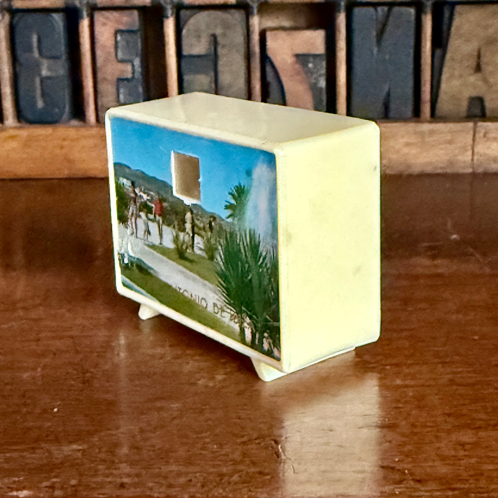 Thumbnail: Vintage Ibiza souvenir picture viewer