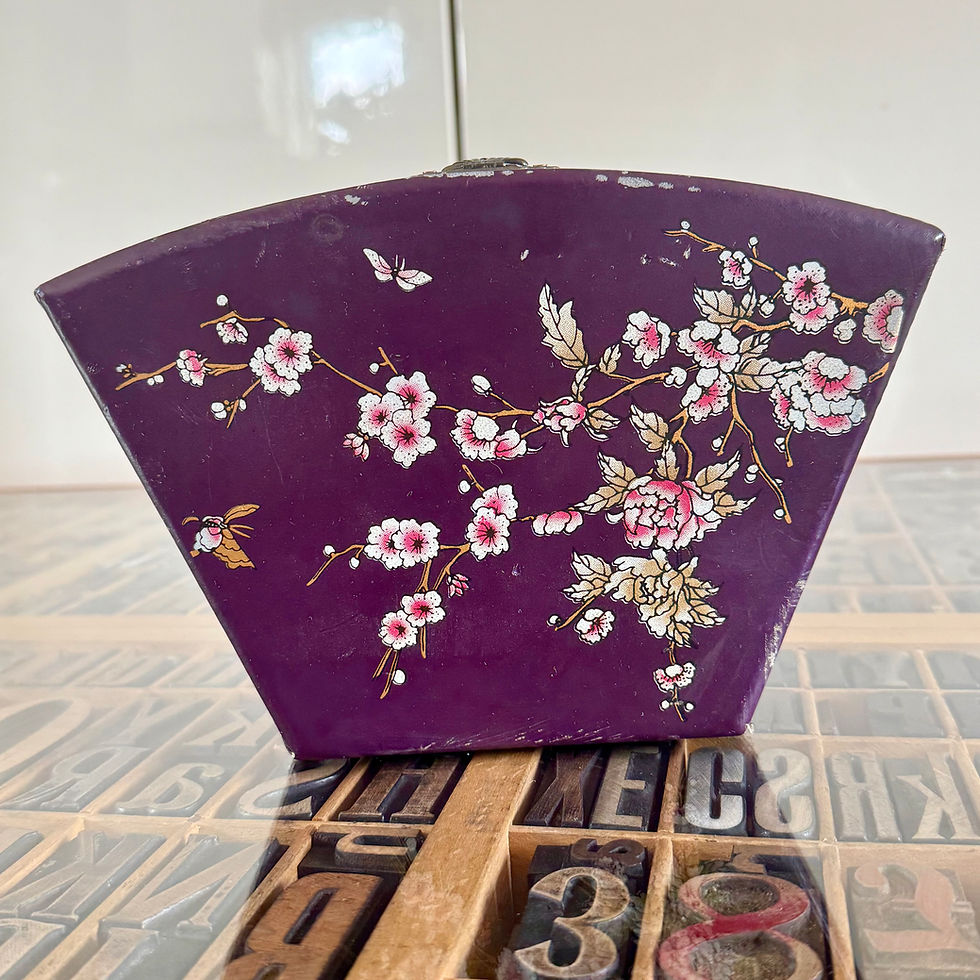 Thumbnail: Vintage fan shaped Japanese jewellery box