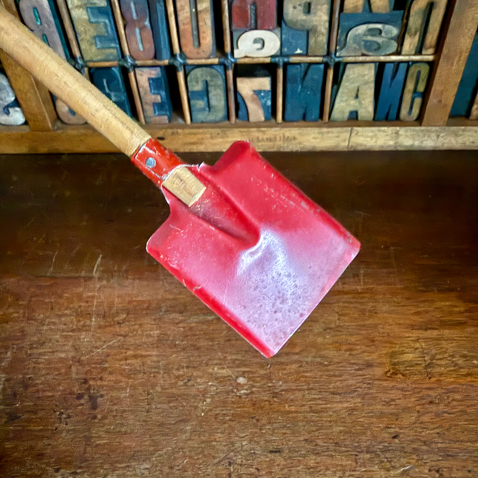 Thumbnail: 1930s Metalico toy spade