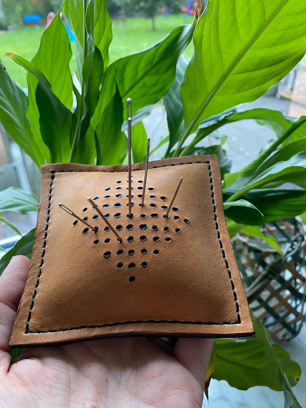 Miniaturbild: Ledernadelkissen, Leder, Braun 