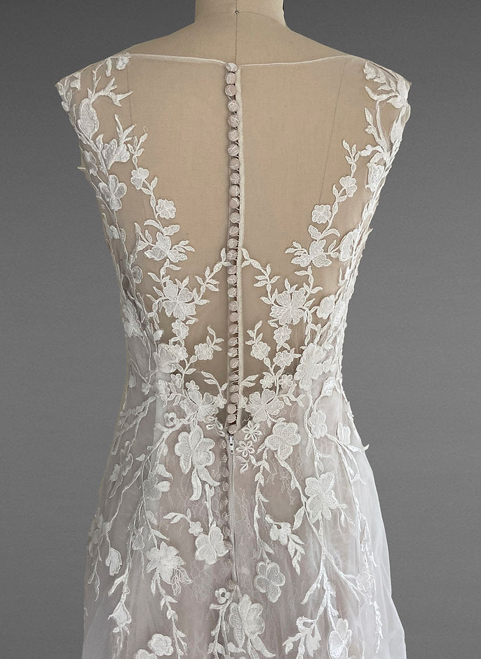 Lana Back Detail