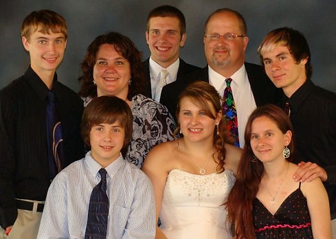 Pastor Steve and his family, 2009, leaving Florida