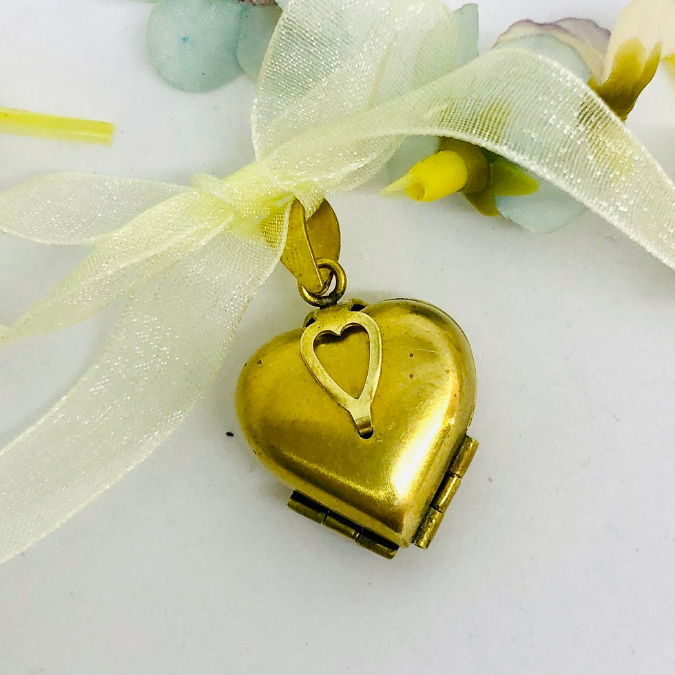 CATALINA - Gold 4 Picture Memory Charm Heart Locket