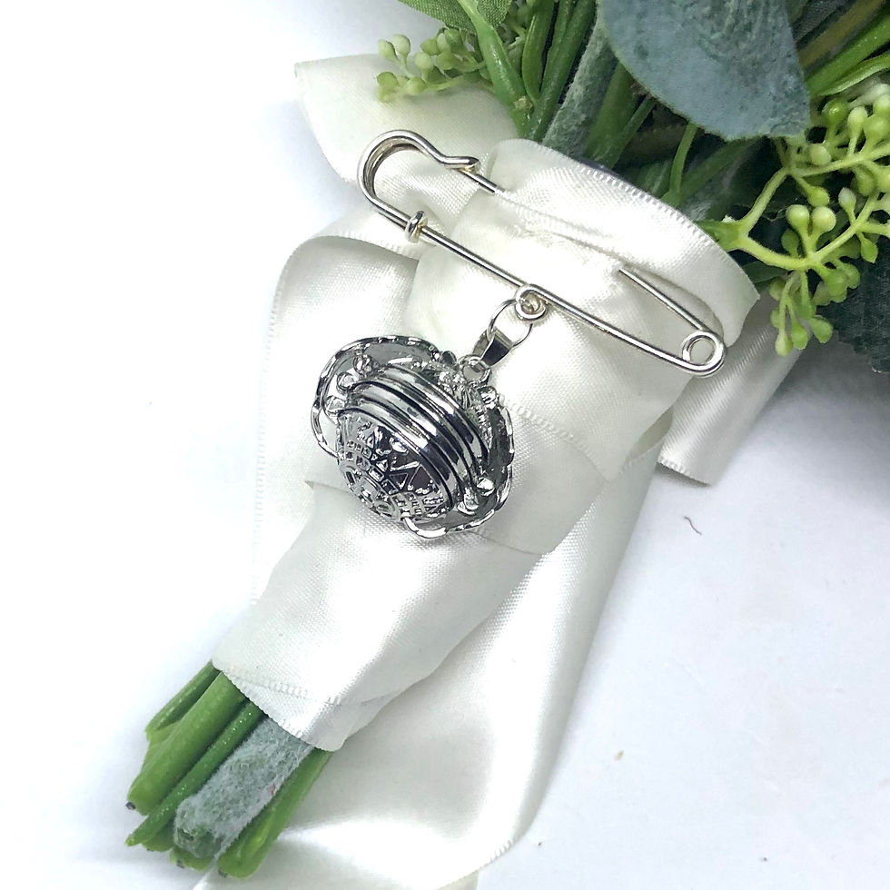 TABETHA - Silver Round 4 Picture Locket