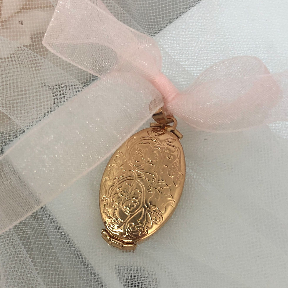 DAKOTA - Rose Gold Oval 4 Picture Memory Charm Locket