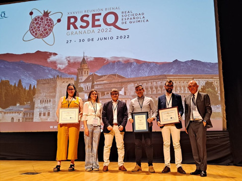 Lilly ceremony awards in the XXXVIII Bienal Meeting of the RSEQ. From left to right: Laia Vicens, Myriam Pastor (Lilly), Juan A. Rincón (Lilly), Fabio Juliá (ICIQ), Javier Corpas (UAM) and Antonio Echavarren (RSEQ)