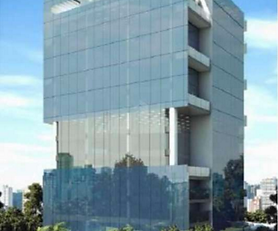 Fachada contemporânea do edifício Metrô Office II em Pinheiros, destacando linhas modernas e entrada corporativa próxima ao metrô.