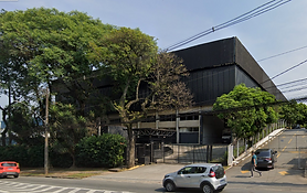 Galpão logístico de alto padrão em Alphaville Industrial, Barueri, com pé-direito de 12m, doca elevada, área administrativa, segurança e acesso à Castelo Branco.