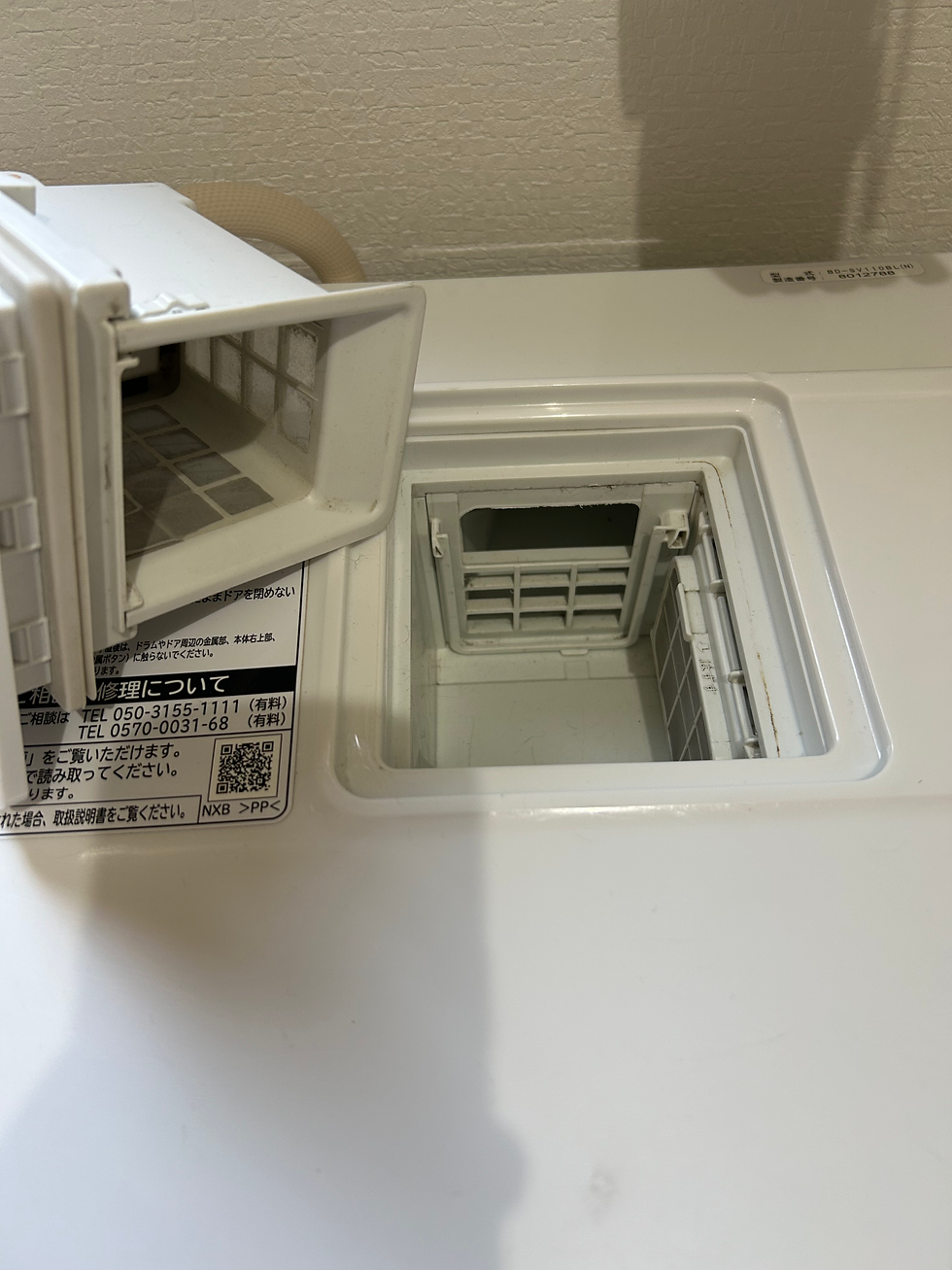 定期的に掃除をしている乾燥用フィルターです。 見てわかる通り、奥は手も入らず掃除ができない構造になってます😅 今回はこの奥の清掃作業でした。
