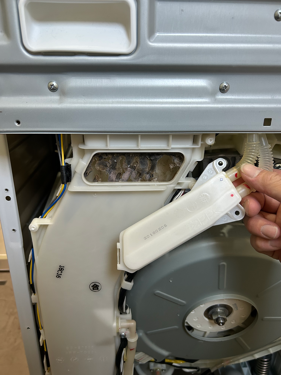 外してビックリ⚠️ゴミが出口を塞いでました。。。