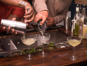 Cours de cocktail à Paris : vivez une expérience unique au Shake n' Smash