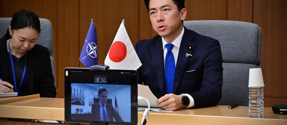 第二次記者會直球反擊!小泉進次郎揭露中方「未通報訓練」關鍵破綻,中國殲-15 雷達鎖定日本 F-15 內幕全公開