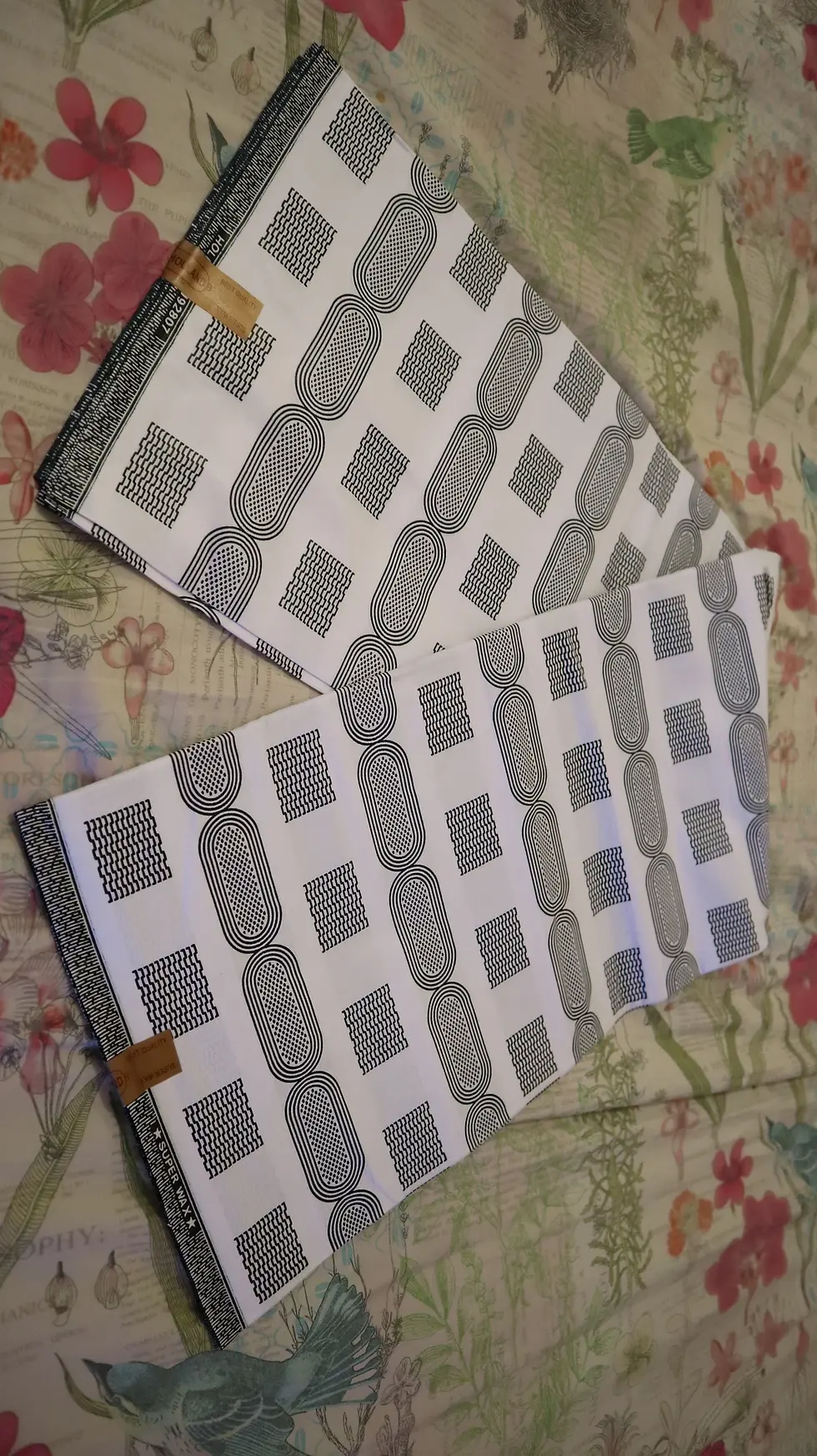 Миниатюра: White and Black Ankara African Print Fabric 6 Yards