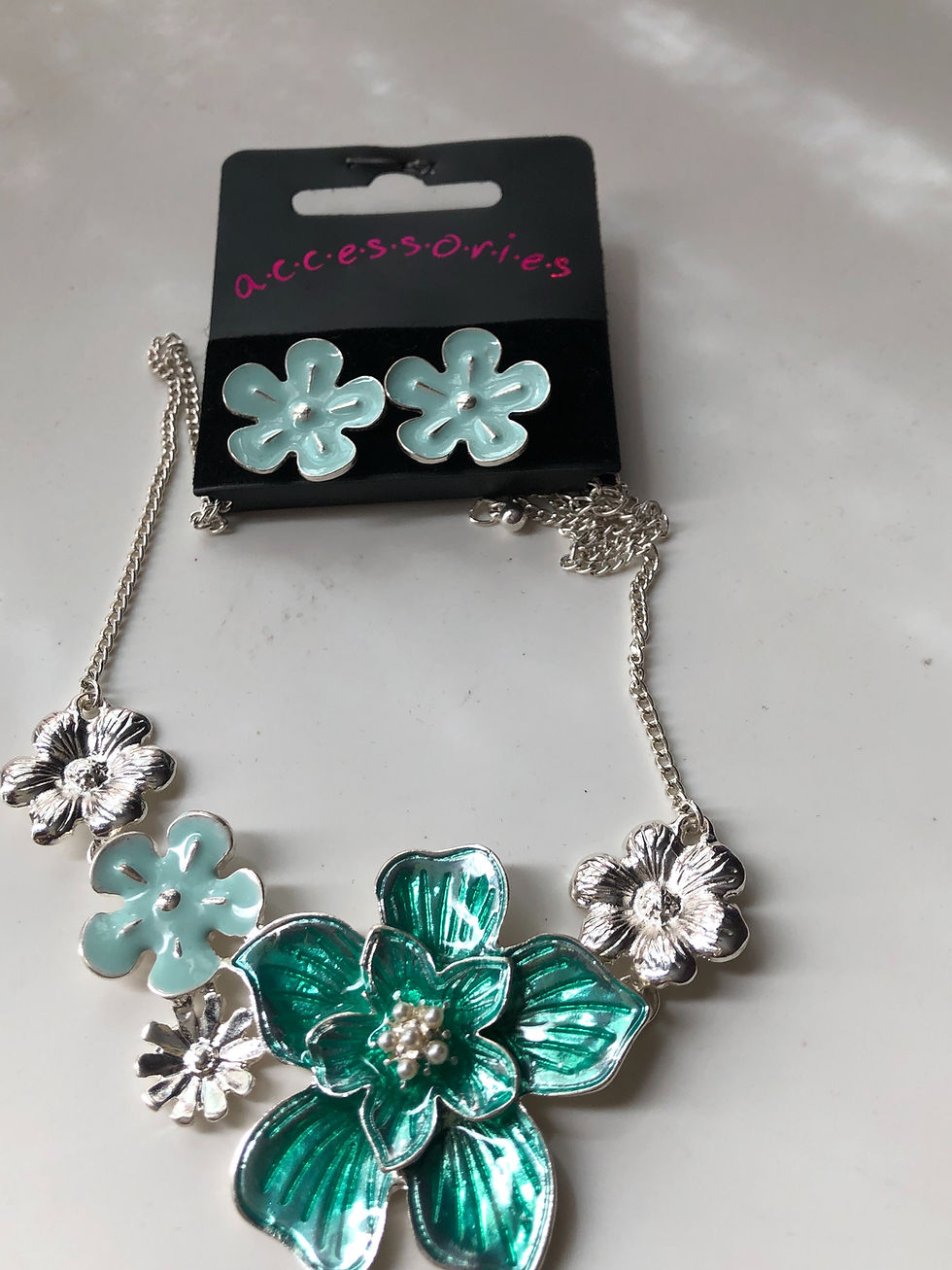 Miniatyrbild: Beautiful Flower Necklace And Earring Set