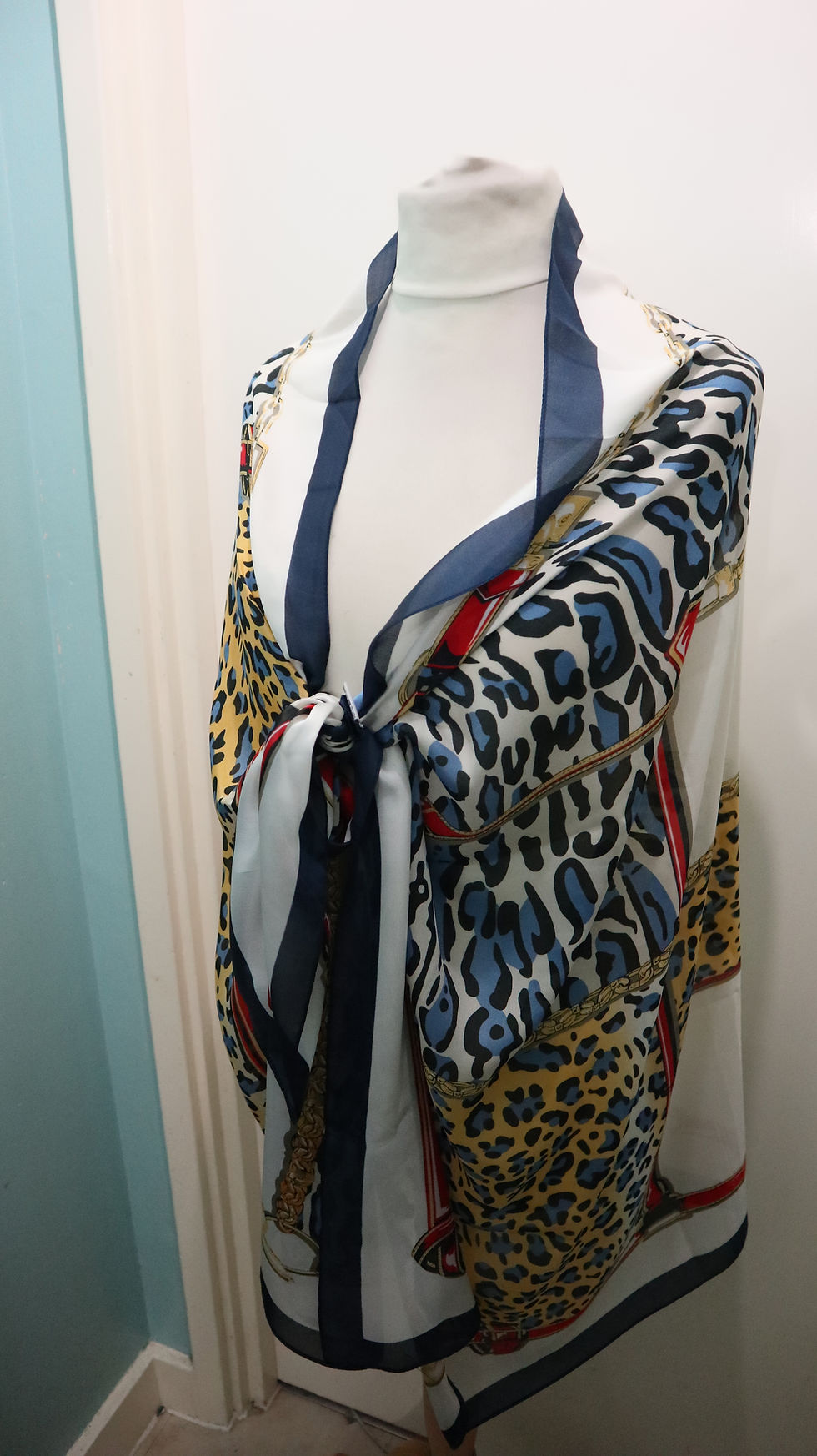 Miniatura: Leopard And Buckle Print Silk Navy blue/Cream Scarf, Scarves, women scarfs
