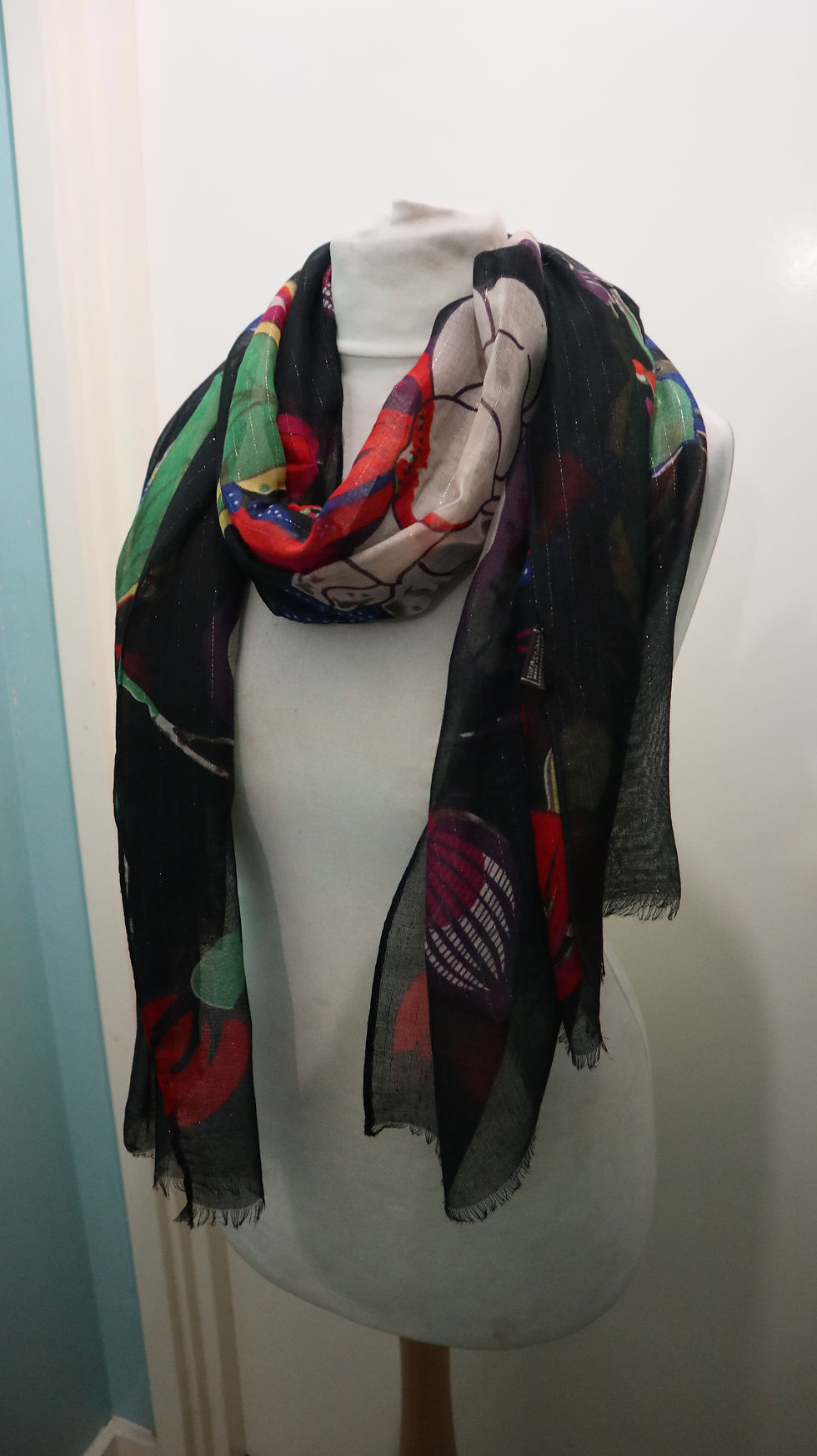 Miniatyrbild: Large Floral & Metallic Stripe Frayed Scarf Womenswear 