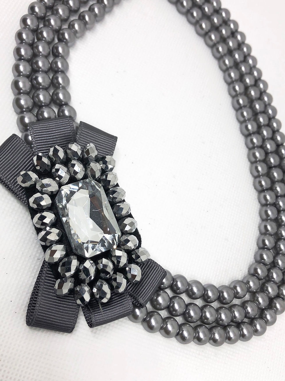 Миниатюра: Fabulous 3 Roll Beads and Diamanté Bow Detail  Statement Necklace  Womenswear 