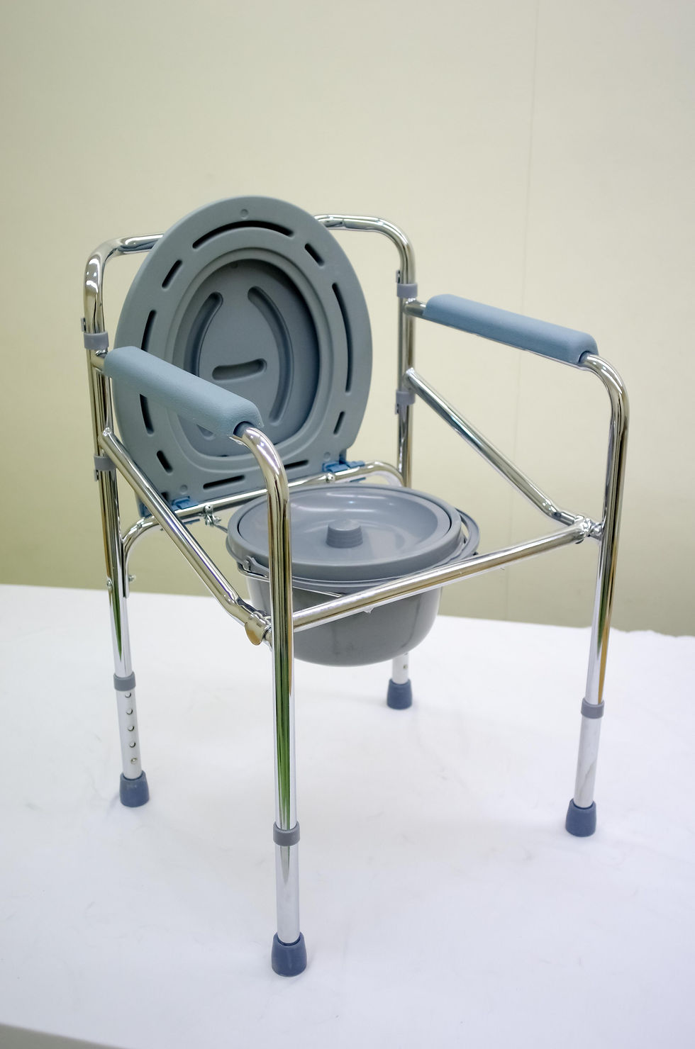103 commode chair skeleton (2)