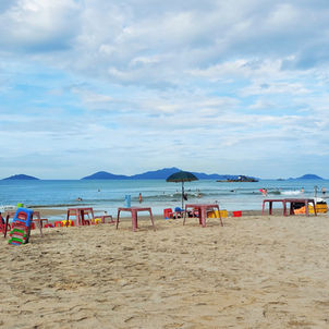 Vietnam Hoï An plage parasol 