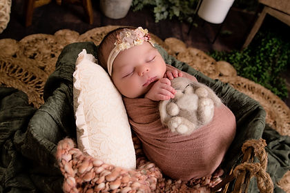Anna Newborn 2022 (15).jpg