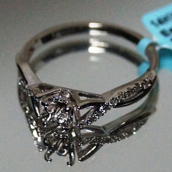 Thumbnail: 14KW010tRD Ladies Estate Interwoven Semi-Mount w/ Diamonds
